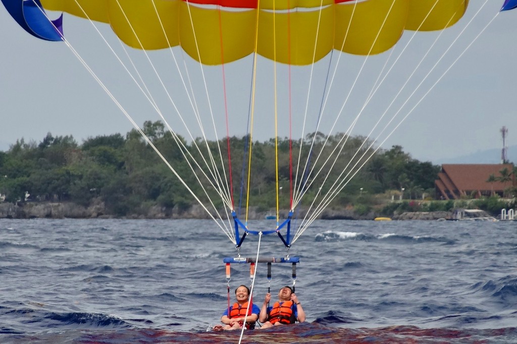 parasailing water dip