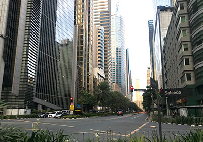 高層ビルが立ち並ぶオフィス街画像