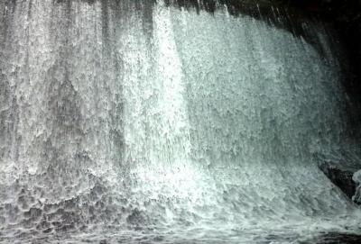 Takitsubo_waterfall.jpg